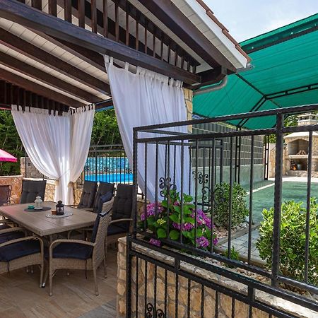 Apartment With A Private Swimming Pool, Garden & Bbq Gostinjac 외부 사진