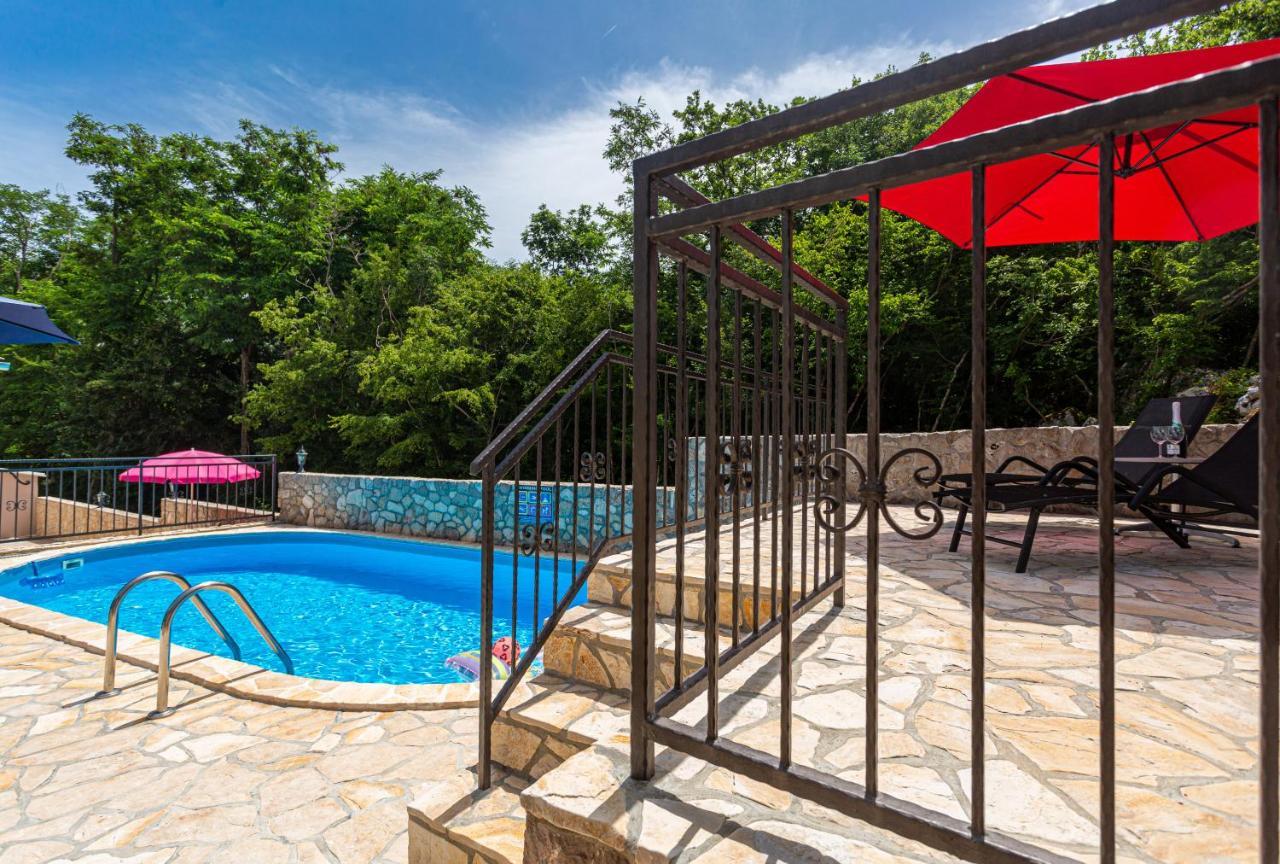 Apartment With A Private Swimming Pool, Garden & Bbq Gostinjac 외부 사진