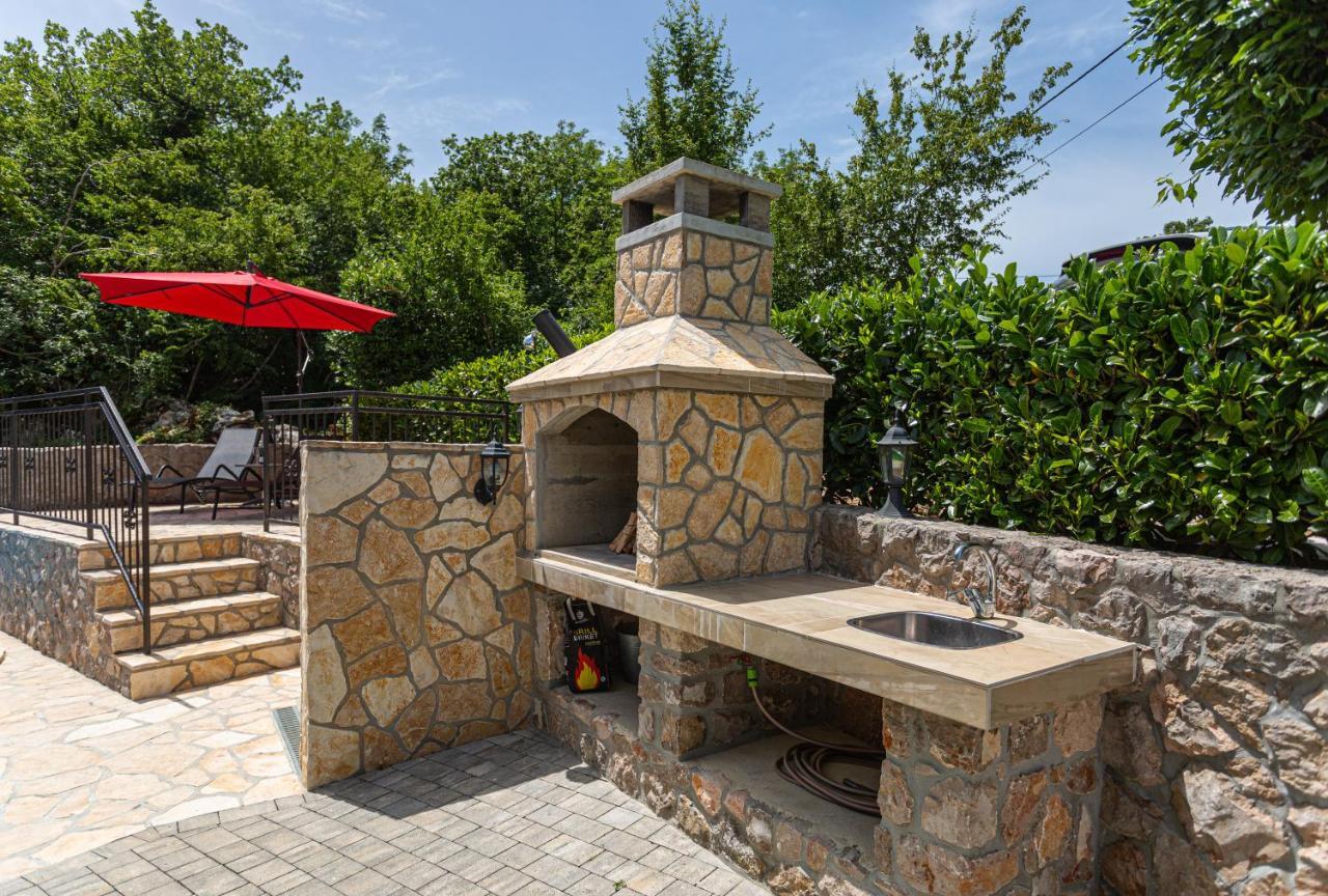Apartment With A Private Swimming Pool, Garden & Bbq Gostinjac 외부 사진