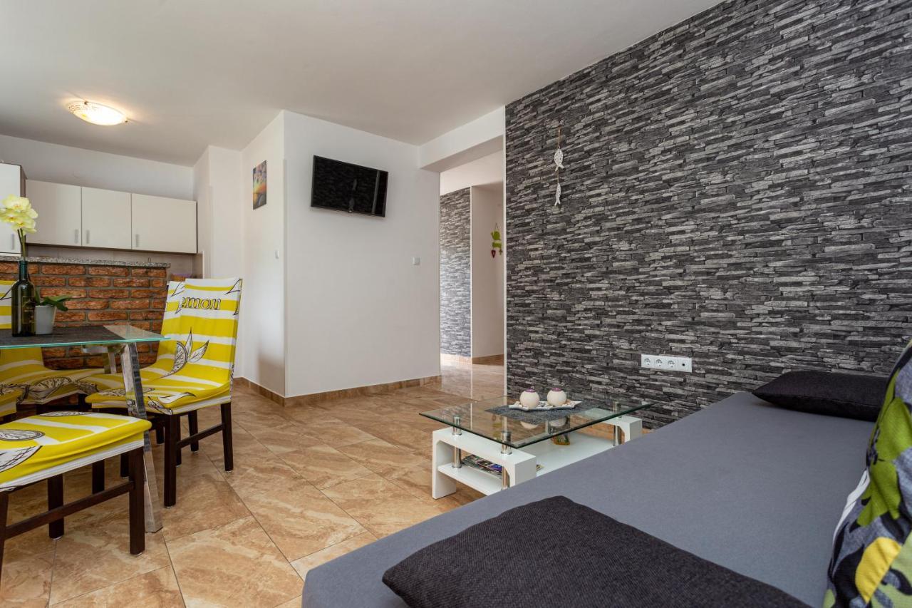 Apartment With A Private Swimming Pool, Garden & Bbq Gostinjac 외부 사진