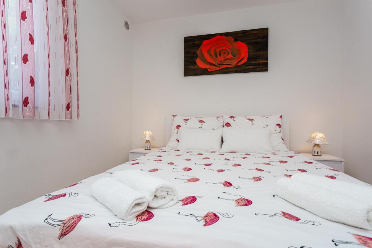 Apartment With A Private Swimming Pool, Garden & Bbq Gostinjac 외부 사진