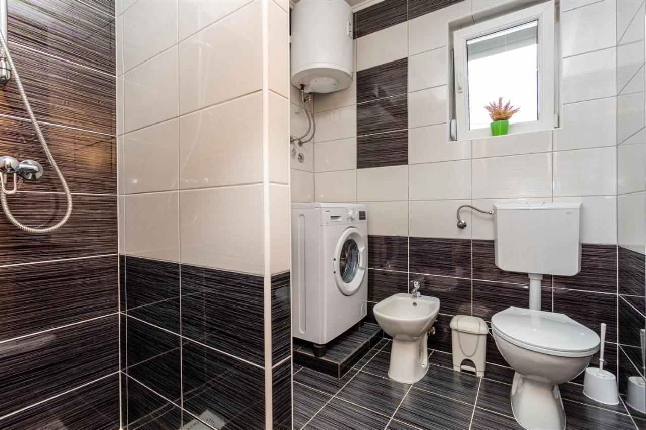 Apartment With A Private Swimming Pool, Garden & Bbq Gostinjac 외부 사진